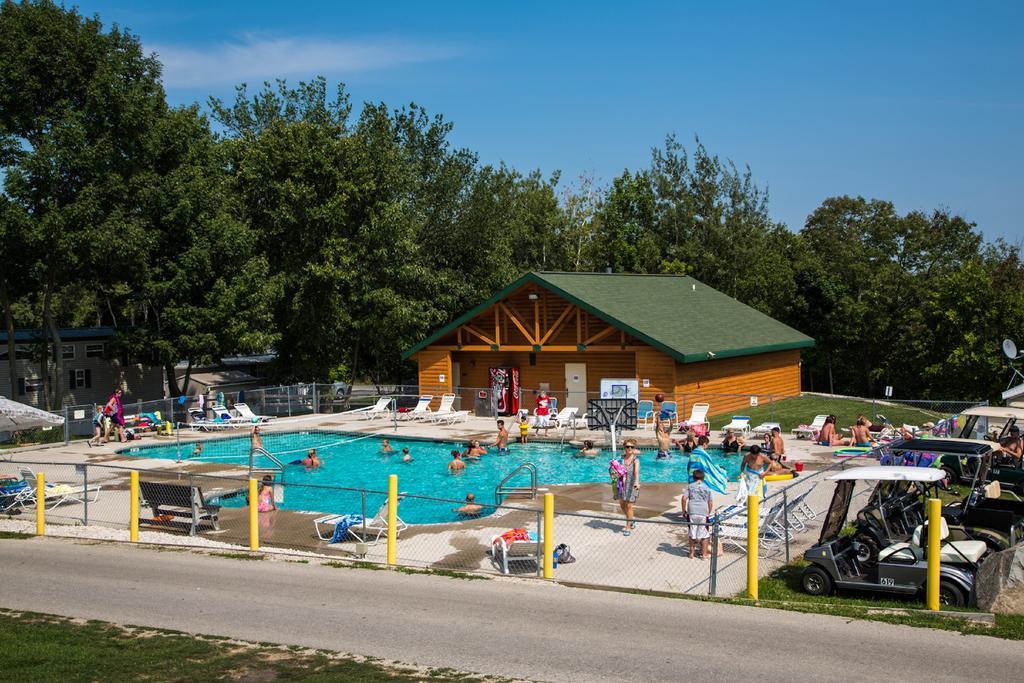 Plymouth Rock Camping Resort Rustic Cabin Elkhart Lake Exteriör bild