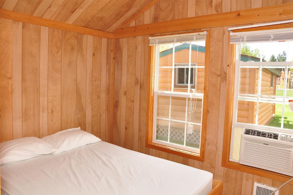 Plymouth Rock Camping Resort Rustic Cabin Elkhart Lake Exteriör bild