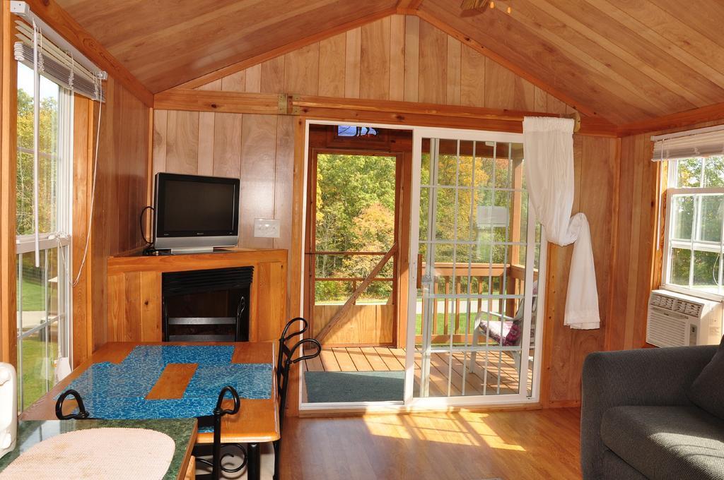 Plymouth Rock Camping Resort Rustic Cabin Elkhart Lake Exteriör bild
