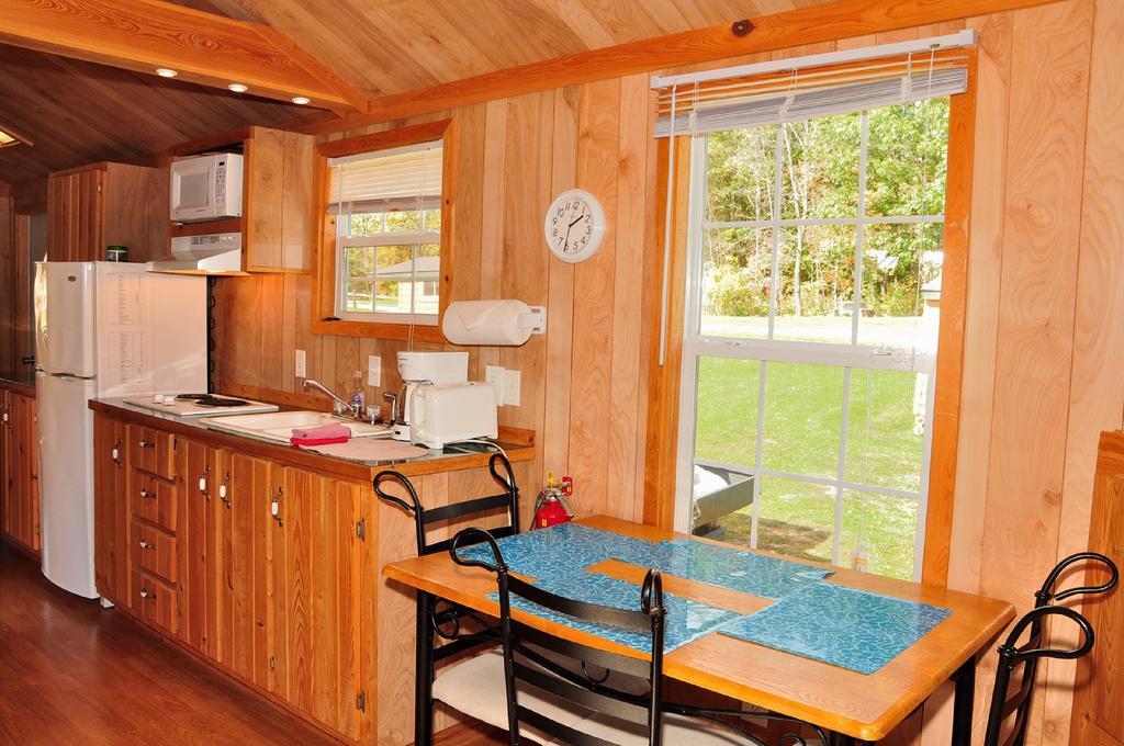 Plymouth Rock Camping Resort Rustic Cabin Elkhart Lake Exteriör bild